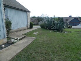 527 Cutty Trail in Lakeway, TX - Building Photo