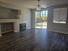 1684 Homestead Way in Lemoore, CA - Building Photo - Building Photo