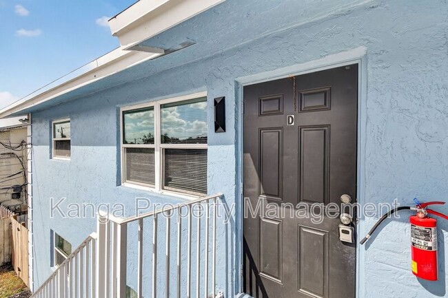 1618 W 26th Ct in Riviera Beach, FL - Building Photo - Building Photo