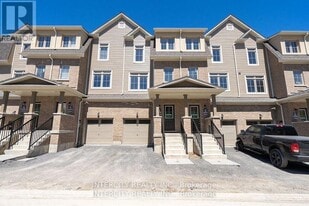 127 Senay Cir in Clarington, ON - Building Photo