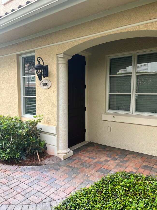 property at 980 SE Willoughby Trace