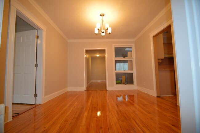 28 Noble St, Unit 1T in Newton, MA - Foto de edificio - Building Photo