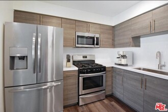3667 Mentone Ave in Los Angeles, CA - Building Photo - Building Photo