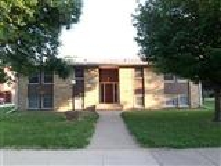 910 E Milwaukee Ave in Storm Lake, IA - Foto de edificio