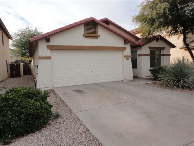 2033 W Vineyard Plains Dr in Queen Creek, AZ - Building Photo