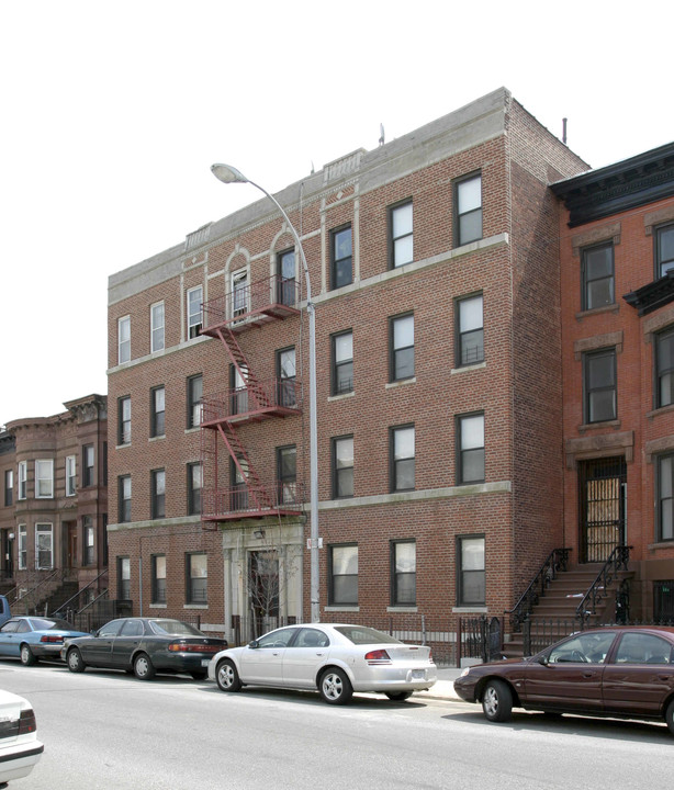 216 Macon St in Brooklyn, NY - Building Photo