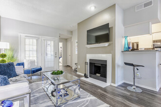 Villas of Josey Ranch Apartments in Carrollton, TX - Building Photo - Interior Photo