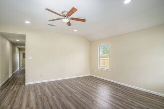 2200 Brookes St in Fort Worth, TX - Building Photo - Building Photo