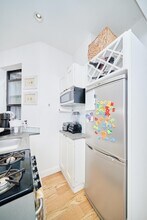 325 E 83rd St in New York, NY - Building Photo - Building Photo