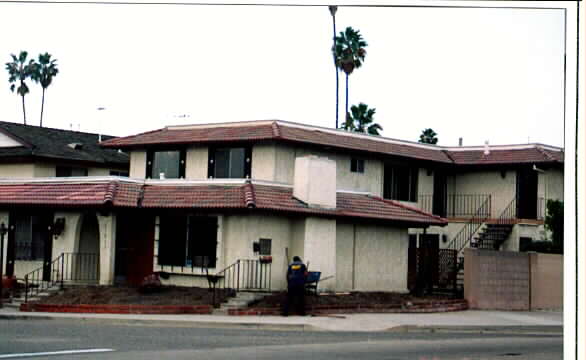 17011 Pinehurst Ln in Huntington Beach, CA - Building Photo - Building Photo