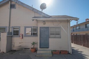 314 W Mission St, Unit 14E in Santa Barbara, CA - Building Photo