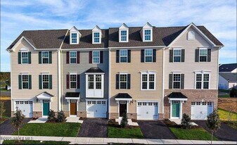 401 High Pointe Ln in Tinton Falls, NJ - Building Photo