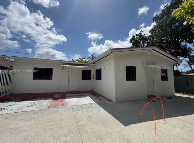 property at 252 E 36th St
