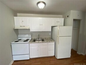 42 Warner St-Unit -A4 in Hamden, CT - Building Photo - Building Photo
