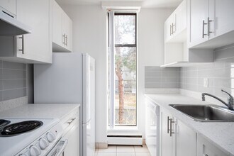 2040 Nelson St. in Vancouver, BC - Building Photo - Building Photo