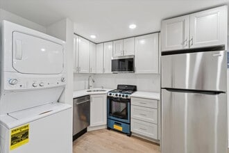 812 W Roosevelt Blvd in Philadelphia, PA - Building Photo - Building Photo