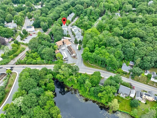 8 High St, Unit F2 in Acton, MA - Building Photo - Building Photo