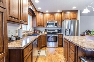 2720 S Maywood Dr in Sioux Falls, SD - Building Photo