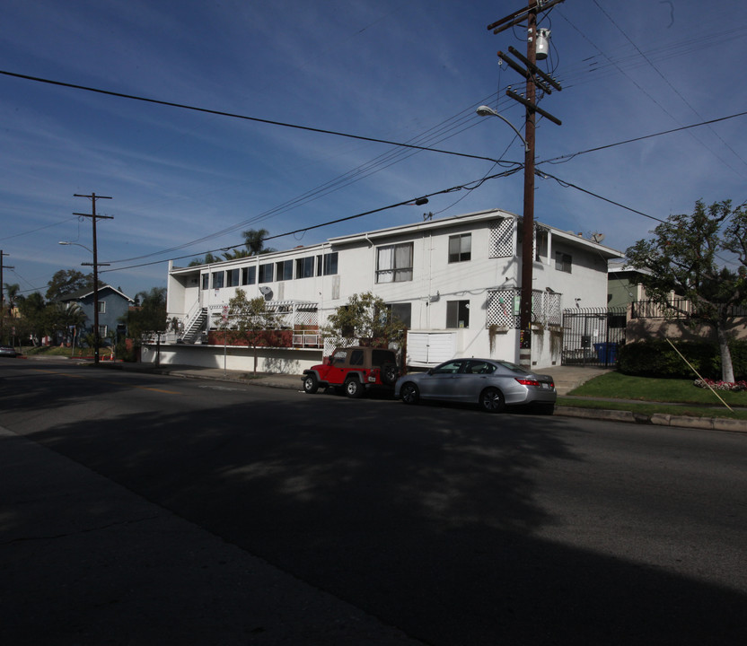 1900 Dracena Dr in Los Angeles, CA - Building Photo