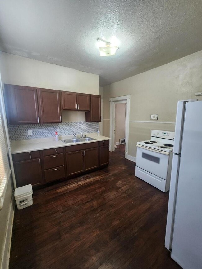 property at 2022 Castelar St
