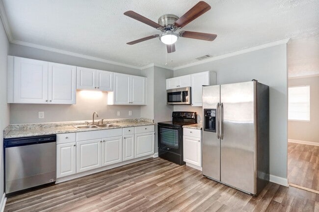 1205 E 37th St in Savannah, GA - Building Photo - Building Photo