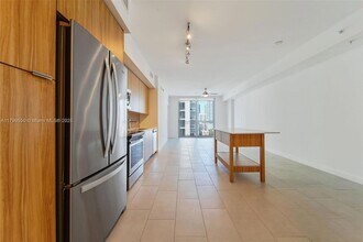2150 N Bayshore Dr, Unit 1807 in Miami, FL - Building Photo - Building Photo