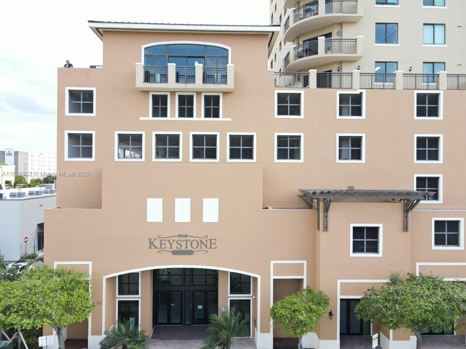 4242 NW 2nd St in Miami, FL - Building Photo
