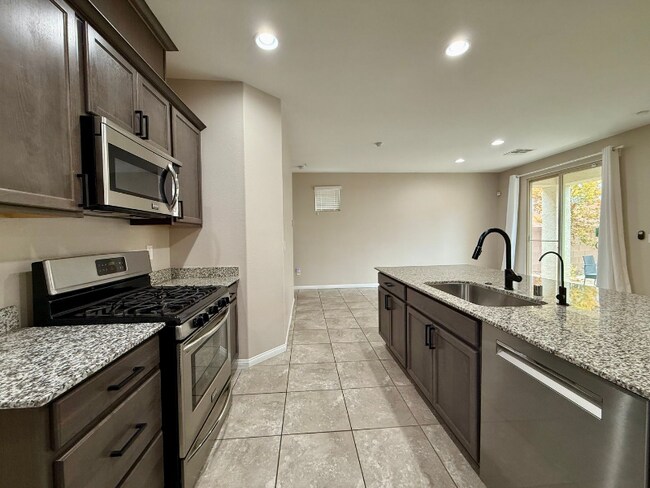6679 Salt Pond Bay St in Las Vegas, NV - Building Photo - Building Photo