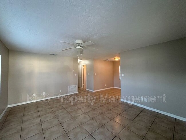 2437 Chase Ave in Sanford, FL - Building Photo - Building Photo