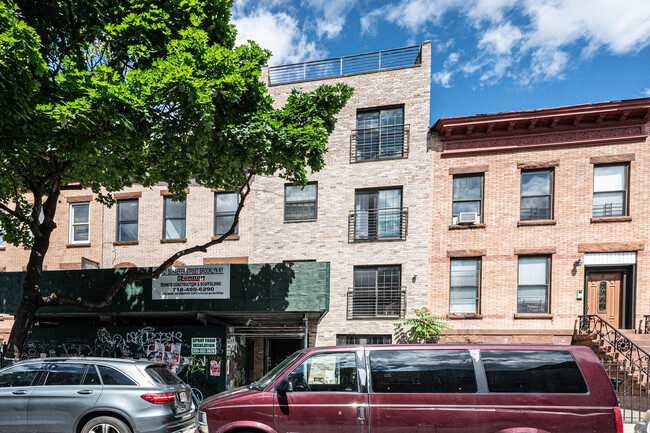 129 Schaefer Street in Brooklyn, NY - Building Photo - Building Photo