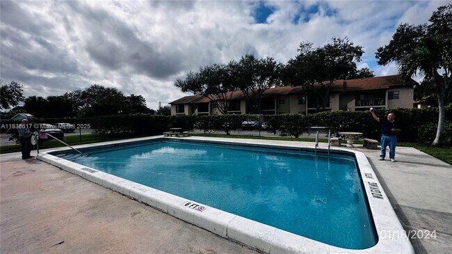 7911 Southgate Blvd in North Lauderdale, FL - Building Photo - Building Photo