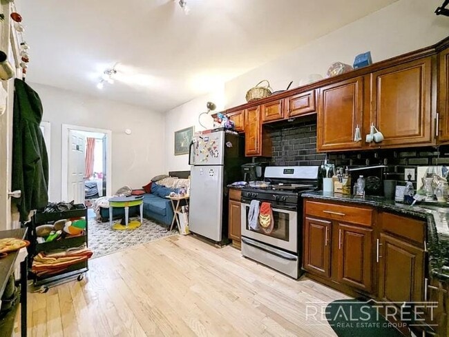 Utica Avenue, Unit 2