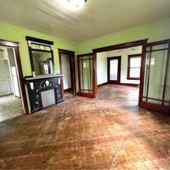 property at 2811 IA-1