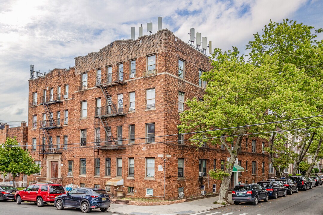 1888 W 9th St in Brooklyn, NY - Building Photo
