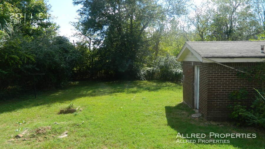 2011 Helen St in Fayetteville, AR - Building Photo