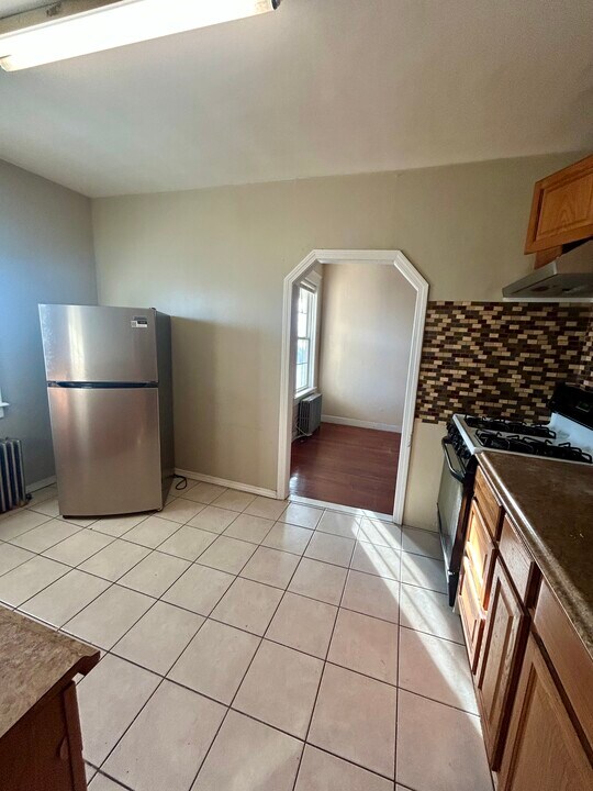 72 Mowry St in Pawtucket, RI - Building Photo