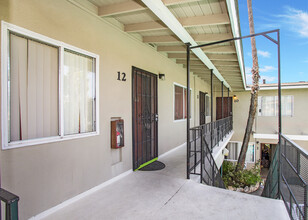 912 S Park Cir in Anaheim, CA - Building Photo - Building Photo