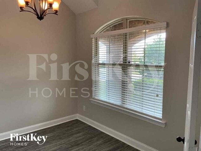 1076 Riviera Dr in Calera, AL - Foto de edificio - Building Photo