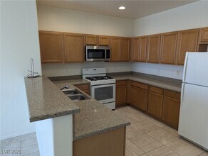 4437 Dover Straight St in Las Vegas, NV - Building Photo - Building Photo