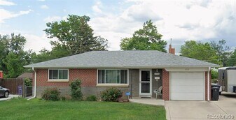 2512 S Stuart St in Denver, CO - Building Photo