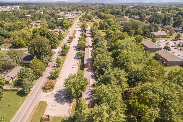 305 Bybee Branch Rd in McMinnville, TN - Foto de edificio