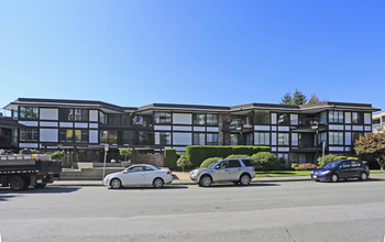 Wedgewood Park in White Rock, BC - Building Photo - Building Photo