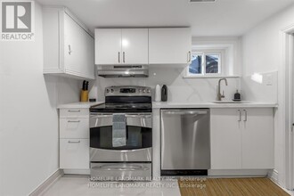 34 Ringley Ave in Toronto, ON - Building Photo - Building Photo