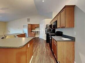 230 Barberry Ln in Greer, SC - Foto de edificio - Building Photo