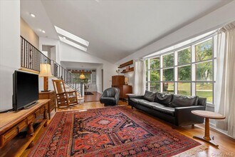 18 Harvard Ln in Hastings On Hudson, NY - Building Photo - Building Photo