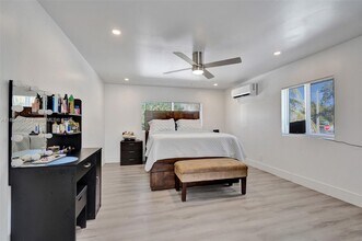 1904 SW 28th St in Fort Lauderdale, FL - Foto de edificio - Building Photo