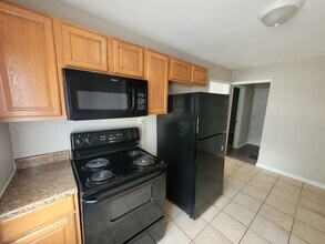 2007 N Estelle St in Wichita, KS - Building Photo - Building Photo