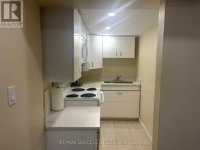 3962 Burdette Terrace in Mississauga, ON - Building Photo - Building Photo
