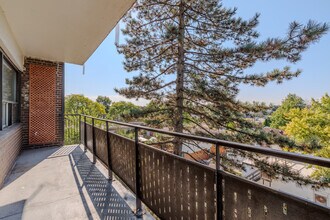 Capri in Hamilton, ON - Building Photo - Interior Photo