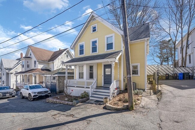16 Oak Grove Terrace in Malden, MA - Building Photo - Building Photo